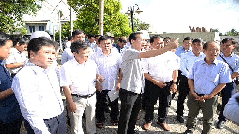 Lãnh đạo tỉnh Đồng Tháp kiểm tra tiến độ dự án đường giao thông hai bên bờ sông Bảo Định.