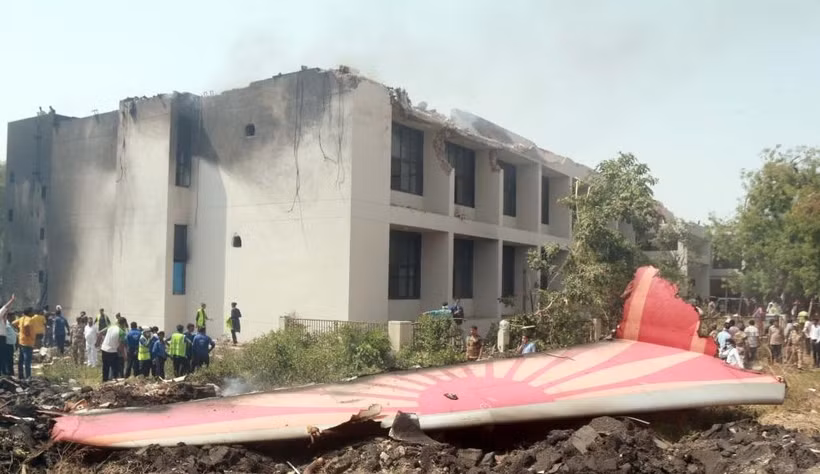 Hiện trường vụ rơi máy bay ở Ấn Độ. (Ảnh: Tân Hoa xã)