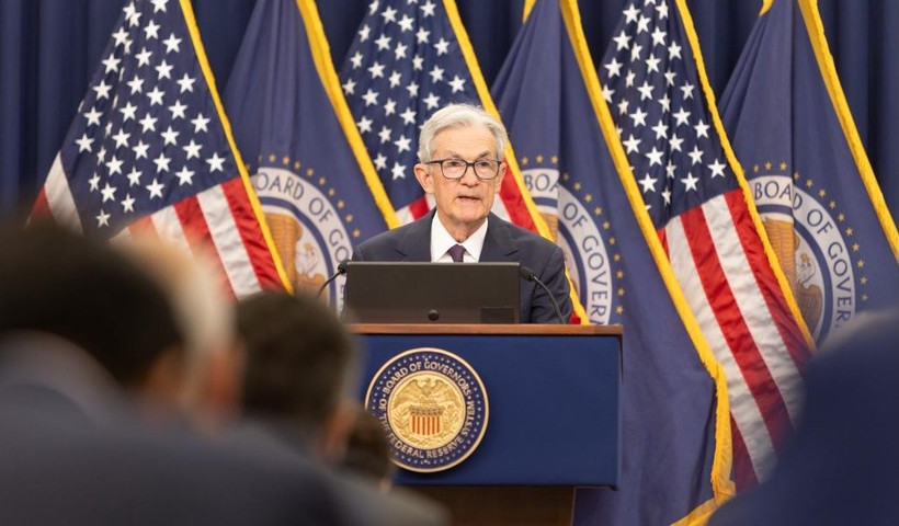 Chủ tịch Cục Dự trữ Liên bang Mỹ Jerome Powell dự họp báo tại Washington D.C. vào ngày 18/6. (Ảnh: Tân Hoa xã)