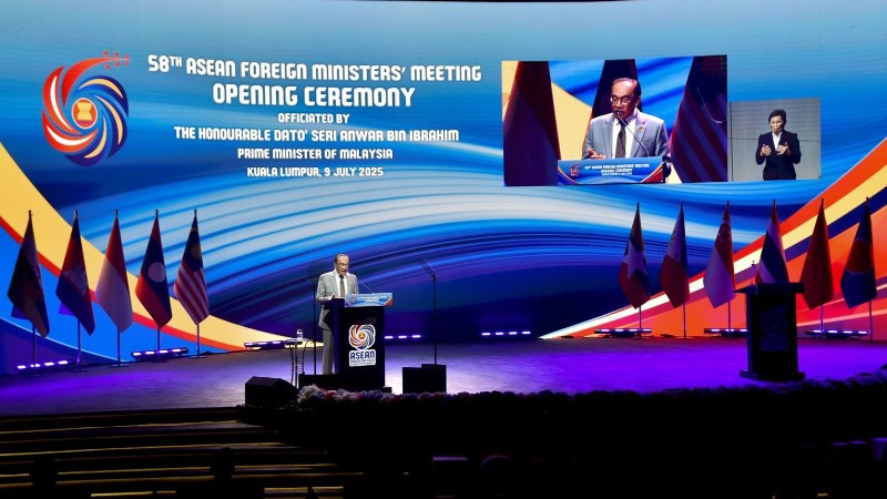 Thủ tướng Malaysia Anwar Ibrahim phát biểu tại Lễ khai mạc Hội nghị Bộ trưởng Ngoại giao ASEAN lần thứ 58 (AMM-58). (Ảnh: BNG)