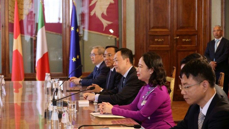 Phó Chủ tịch nước Võ Thị Ánh Xuân đã có cuộc gặp với Thị trưởng thành phố Roma Roberto Gualtieri. (Ảnh: BNG)