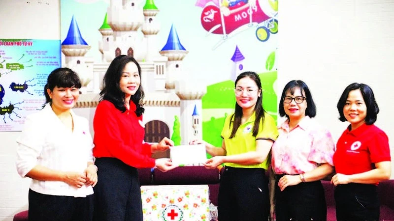 Đoàn công tác thăm hỏi, đề xuất đổi mới giáo dục hòa nhập và hỗ trợ vùng dân tộc thiểu số