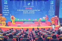 Quang cảnh buổi lễ. (Ảnh VŨ TÂN)