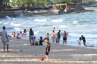 Biển Nha Trang (Khánh Hòa) hấp dẫn du khách trong những ngày đầu xuân Bính Ngọ 2026. (Ảnh: NGUYỄN TRUNG)
