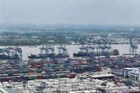 Hệ thống kho bãi Cảng Cát Lái, Thành phố Hồ Chí Minh được đầu tư đồng bộ đáp ứng cho nhu cầu hoạt động logistics. (Ảnh THẾ ANH)