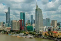 Thành phố Hồ Chí Minh hướng đến trở thành trung tâm kinh tế hàng đầu khu vực. (Ảnh HOÀNG TRIỀU)