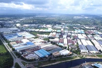 Nhiều doanh nghiệp tại Khu Công nghiệp Tân Tạo, Thành phố Hồ Chí Minh sử dụng điện mặt trời áp mái. 