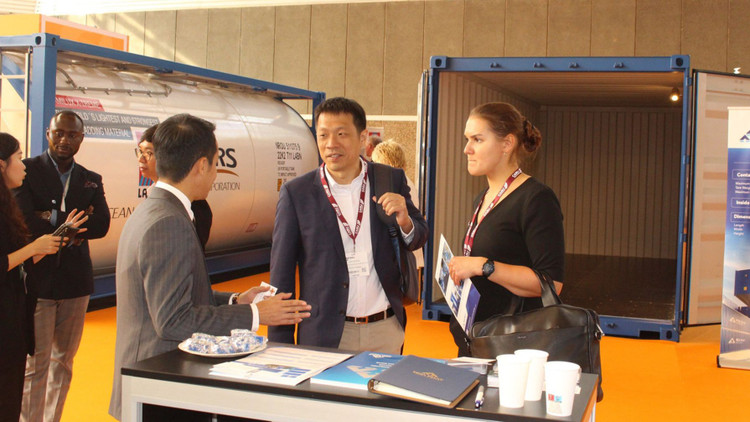 Gian hàng trưng bày Container Hòa Phát tại triển lãm Intermodal Europe 2023 thu hút nhiều khách quốc tế tham quan, tìm hiểu. 