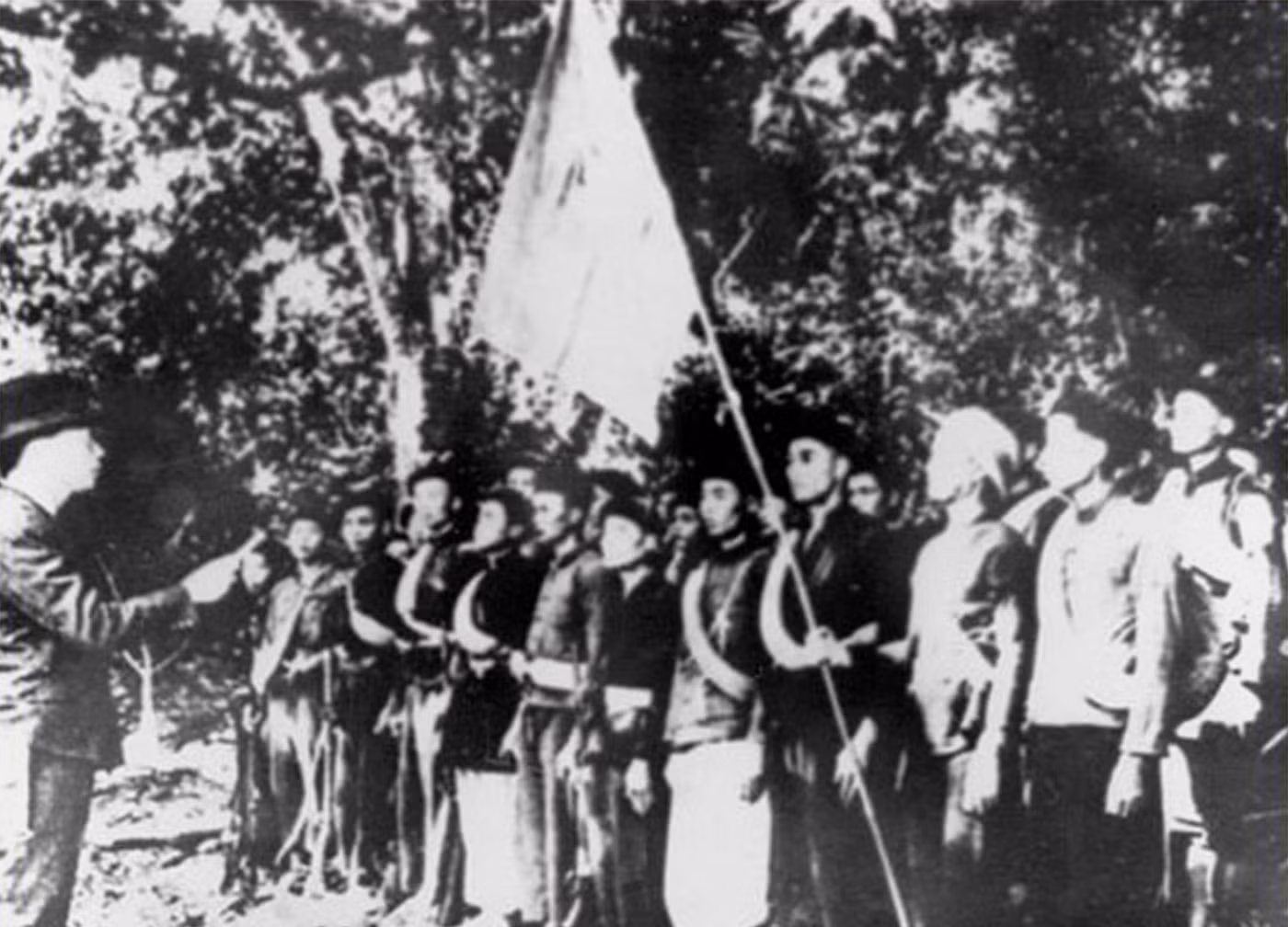 Mùa thu lịch sử hào hùng 75 năm trước -0