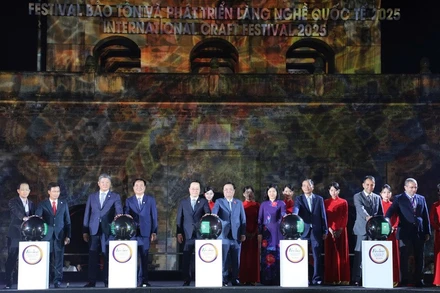 Khai mạc Festival Bảo tồn và phát triển Làng nghề quốc tế.
