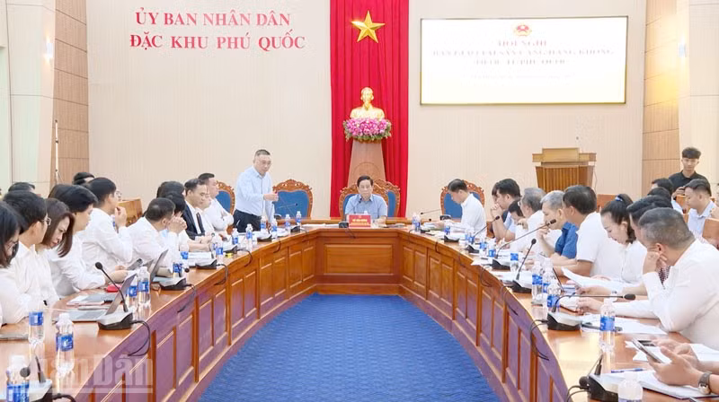 Quang cảnh buổi bàn giao tài sản.