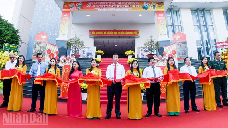 Các đại biểu nghi thức khai mạc Hội Báo Xuân Bính Ngọ 2026.