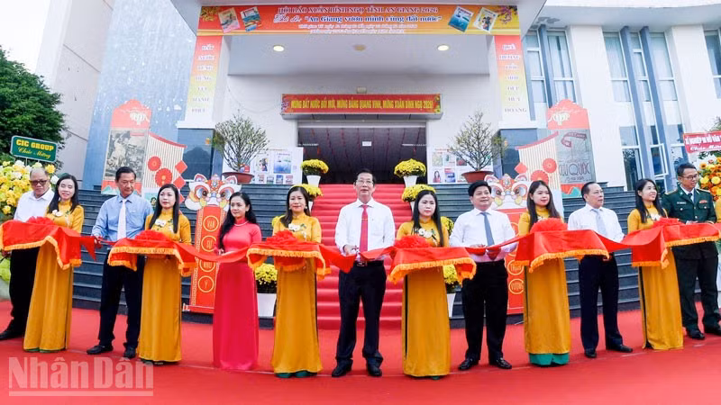 Các đại biểu nghi thức khai mạc Hội Báo Xuân Bính Ngọ 2026.