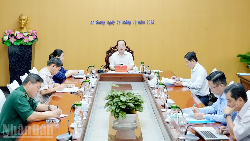 Quang cảnh cuộc họp.
