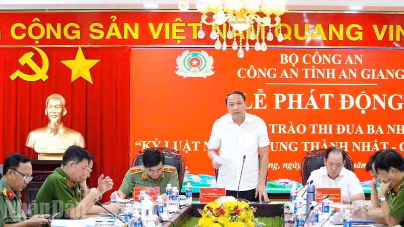 Phó Bí thư Tỉnh ủy An Giang Lâm Minh Thành phát biểu chỉ đạo.