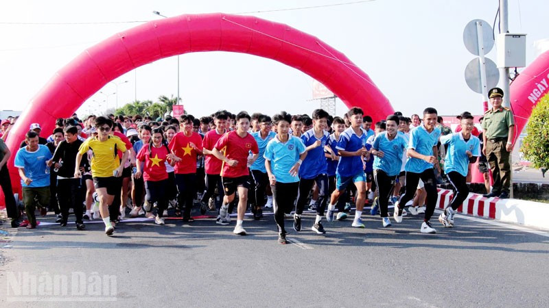 Vận động viên tham gia “Ngày chạy Olympic: Vì sức khỏe toàn dân-Vì an ninh Tổ quốc" năm 2026.