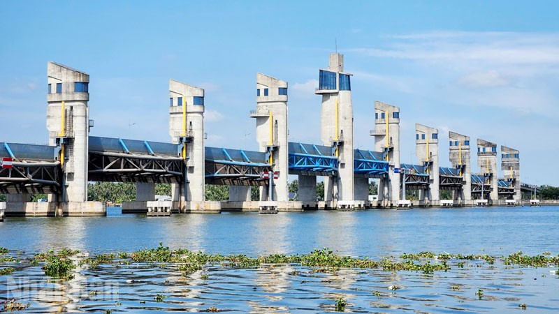 Cống Cái Lớn chủ động vận hành phục vụ sản xuất và sinh hoạt của người dân.