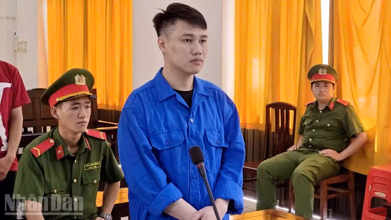 Bị cáo Chế Văn Trường lãnh 09 năm tù về tội giết người. (Ảnh: VĂN VŨ).