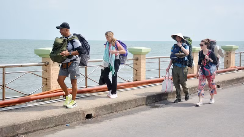 Khách du lịch nước ngoài tại Phú Quốc.