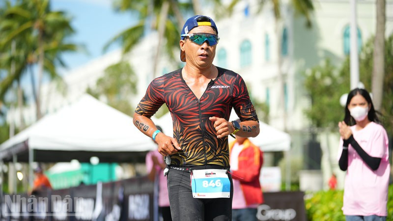 Vận động viên tham gia sự kiện BIM Group IRONMAN 70.3 Phú Quốc 2024.