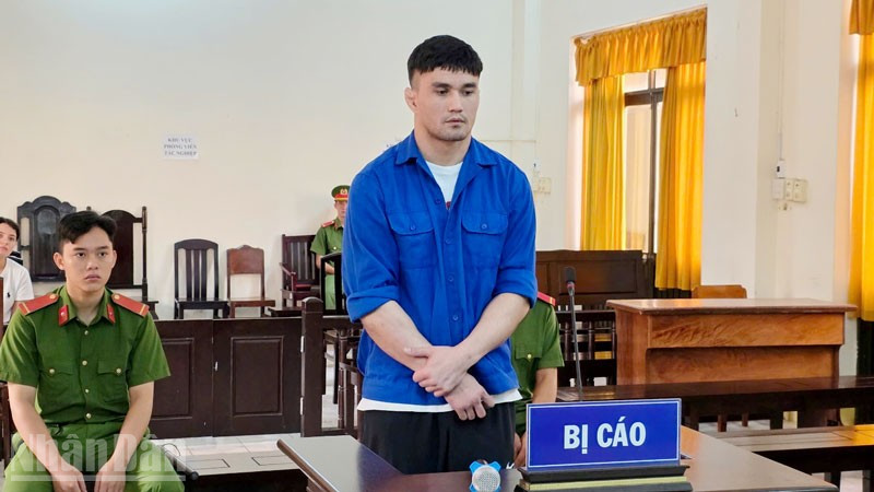 Bị cáo Odiljon tại phiên tòa sơ thẩm. (Ảnh: VĂN VŨ)