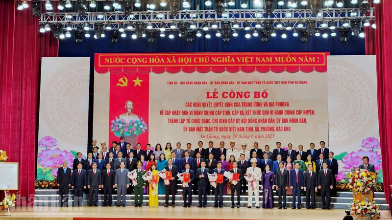 Ban Chấp hành Đảng bộ tỉnh An Giang nhiệm kỳ 2020-2025 ra mắt. 