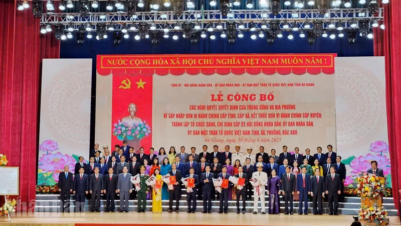 Ban Chấp hành Đảng bộ tỉnh An Giang nhiệm kỳ 2020-2025 ra mắt. 