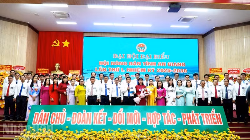 Ban Chấp hành Hội Nông dân tỉnh An Giang lần thứ I nhiệm kỳ 2025-2030 ra mắt Đại hội.