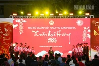 Chương trình Xuân Quê hương 2026 do Đại sứ quán Việt Nam tại Vương quốc Campuchia tổ chức. (Ảnh: ĐINH TRƯỜNG)