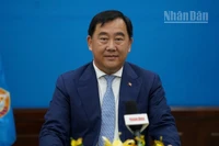 Người phát ngôn, Phó Trưởng Ban thứ nhất Ban Đối ngoại Trung ương Đảng Nhân dân Campuchia Sous Yara trả lời phỏng vấn của phóng viên Báo Nhân Dân thường trú tại Campuchia. (Ảnh: ĐINH TRƯỜNG)