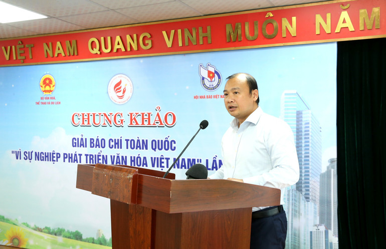 សមមិត្ត Le Hai Binh សមាជិកជំនួសនៃគណៈកម្មាធិការមជ្ឈិមបក្ស លេខារងគណៈកម្មាធិការបក្ស អនុរដ្ឋមន្ត្រីអចិន្ត្រៃយ៍ក្រសួងវប្បធម៌ កីឡា និងទេសចរណ៍ ថ្លែងមតិក្នុងពិធីនេះ។ z7098184446596-05939d9bd47f3dc4dd9fedb911df6668.jpg