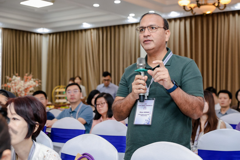 Nhiều vấn đề được các nhà nghiên cứu bàn luận, phản biện ngay tại hội thảo. 4r1a2548.jpg