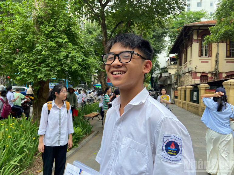 Thí sinh Hoàng Anh chia sẻ về bài thi Ngữ văn. ndo_br_z6680879864474-d75b21552d2b53729a6eece2272fc41e.jpg