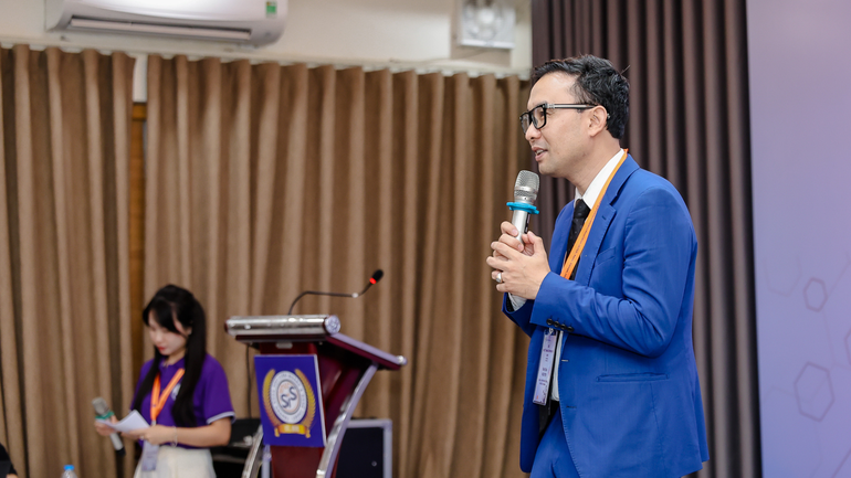 Phó Giáo sư, Tiến sĩ Nguyễn Việt Khôi phát biểu tại sự kiện. thiet-ke-chua-co-ten-42.png