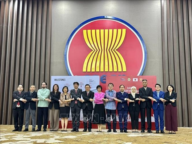 Các đại biểu dự Tọa đàm và Triển lãm ảnh “25 năm Hội nhập”. Các đại biểu dự Tọa đàm và Triển lãm ảnh “25 năm Hội nhập”.