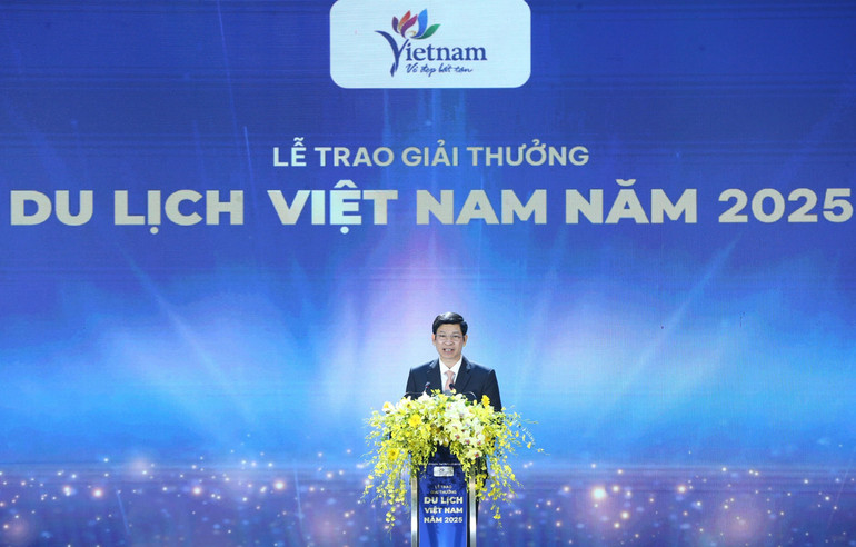 Thứ trưởng Văn hóa, Thể thao và Du lịch Hồ An Phong chia sẻ, việc tổ chức lễ trao giải đúng vào Ngày Du lịch thế giới 27/9 càng khẳng định quyết tâm phát triển du lịch thông minh, đậm bản sắc và bền vững của toàn ngành. z7054856728018-faa91f2ca91ed1a12f1c9089291b5b48.jpg