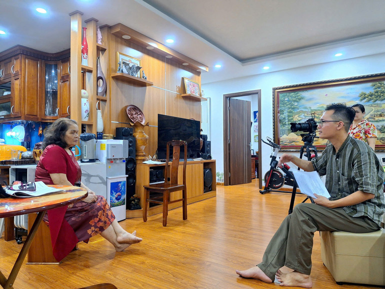នៅពីក្រោយឆាកនៃខ្សែភាពយន្ត។ z6847004718049-1fabc698e6dc9bd50f11eefb00c66ec3.jpg