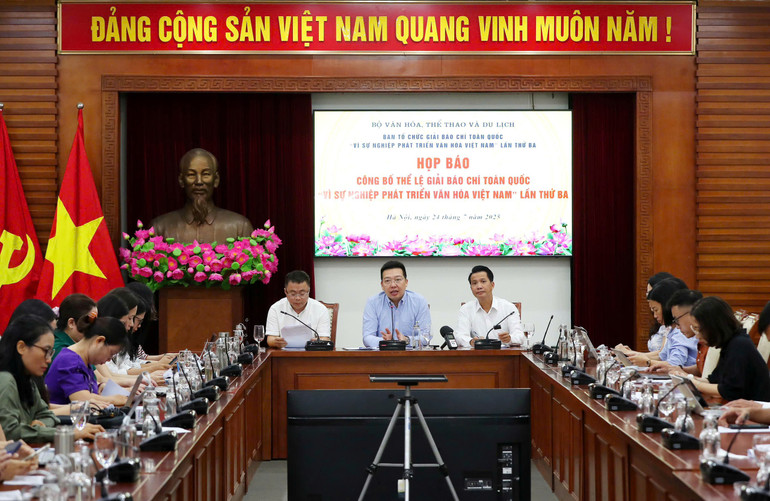 Toàn cảnh buổi họp báo. z6835664764558-0b99578e752b8e17b09ed7a22a668e16.jpg