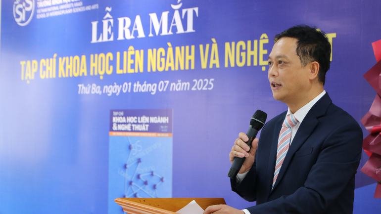 Phó Giáo sư, Tiến sĩ Nguyễn Văn Hiệu, Hiệu trưởng Trường Khoa học liên ngành và Nghệ thuật phát biểu trong Lễ ra mắt tạp chí. thiet-ke-chua-co-ten-34.png