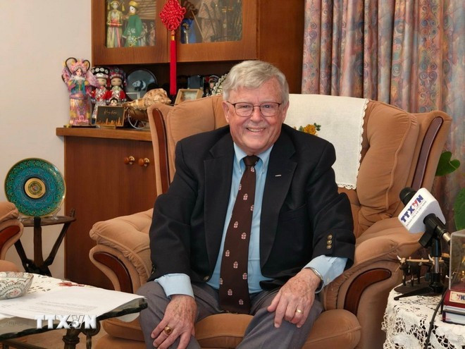 Giáo sư Carl Thayer, thuộc Học viện Quốc phòng Australia, Đại học New South Wales. (Ảnh: Trung Trang/TTXVN)