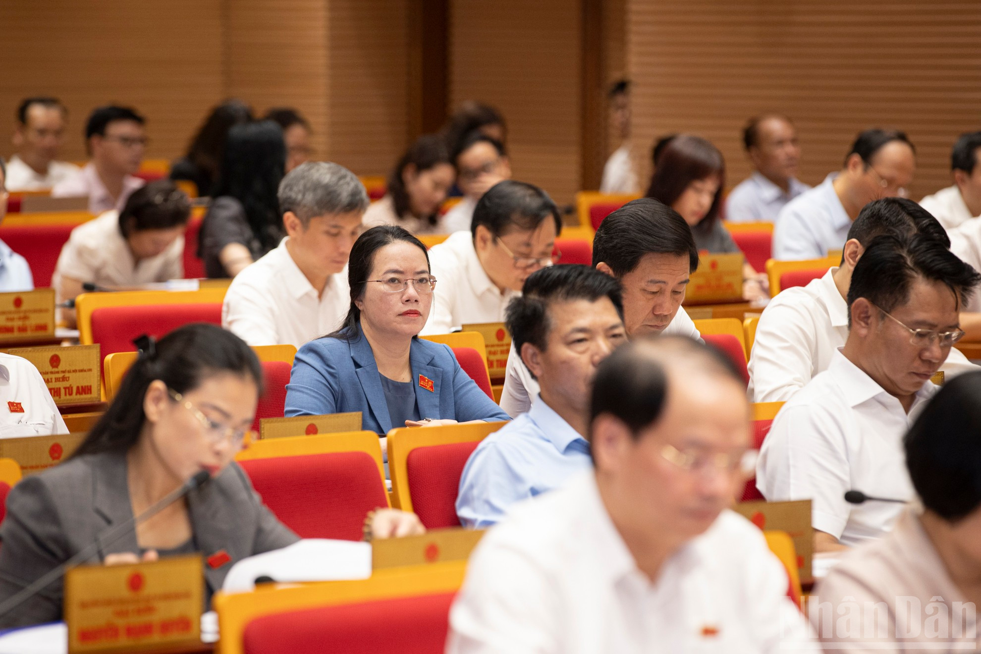 Hội đồng nhân dân thành phố Hà Nội thực hiện phiên chất vấn và trả lời chất vấn 2 nhóm vấn đề quan trọng: tái chất vấn việc thực hiện Nghị quyết số 65 ngày 12/12/2024 về kết luận phiên chất vấn tại Kỳ họp thứ 20 của Hội đồng nhân dân thành phố; nhóm vấn đề việc thực hiện các quy định về an toàn thực phẩm trên địa bàn Thủ đô. ndo_br_stnd9080.jpg