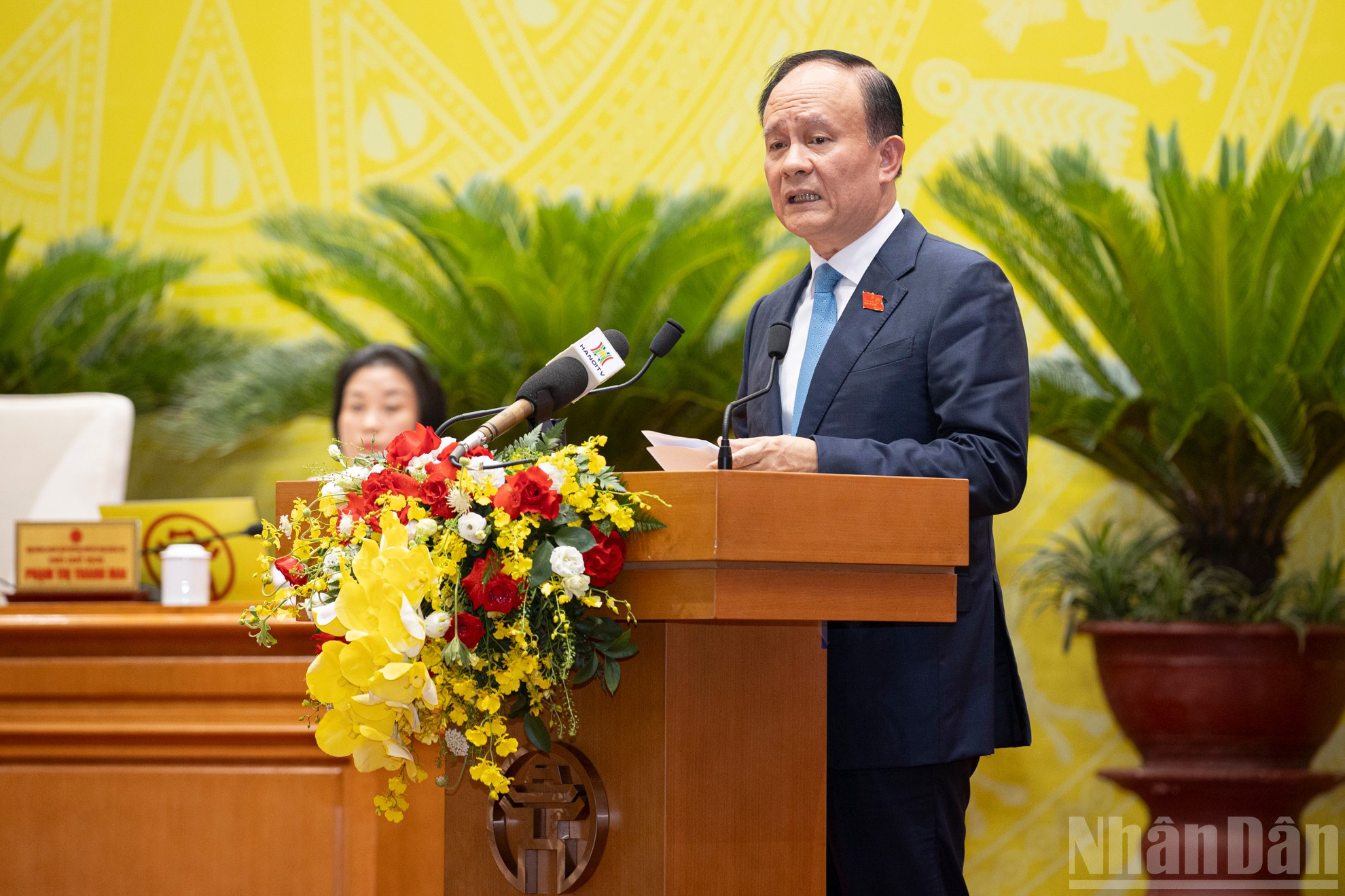 Chủ tịch Hội đồng nhân dân thành phố Nguyễn Ngọc Tuấn phát biểu khai mạc phiên chất vấn. ndo_br_stnd9256.jpg