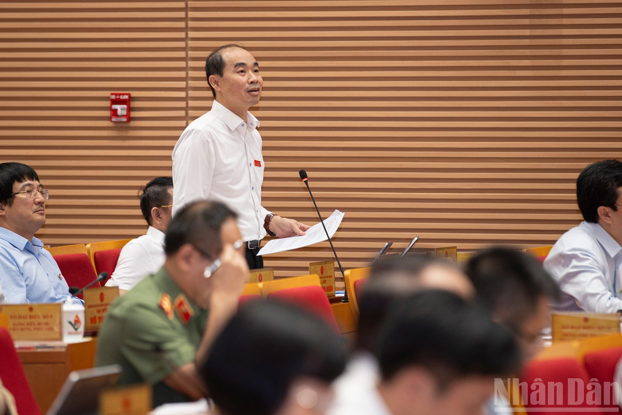 Phó giám đốc phụ trách Sở Y tế Hà Nội Nguyễn Đình Hưng trả lời câu hỏi về nhóm vấn đề việc thực hiện các quy định an toàn thực phẩm trên địa bàn Thủ đô. ndo_br_stnd9355.jpg