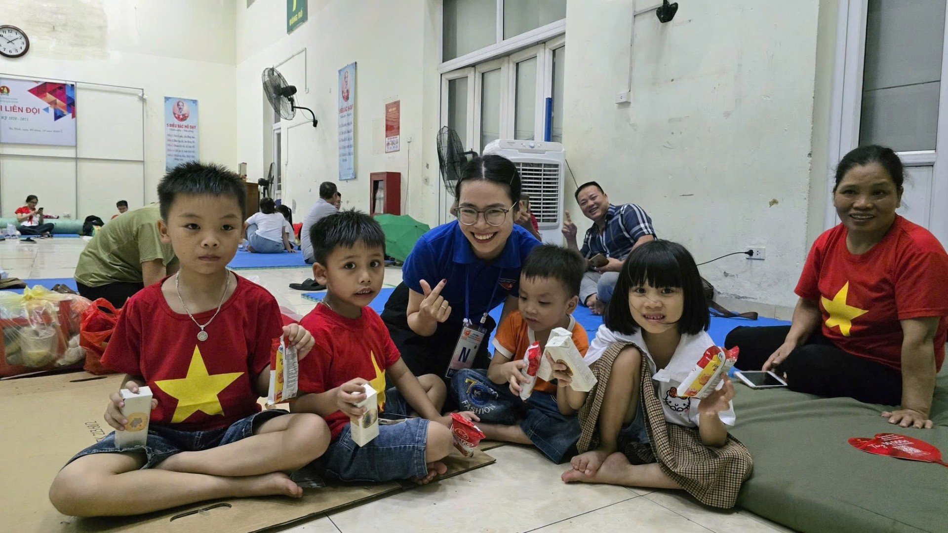 Trẻ em các tỉnh được hỗ trợ nơi ăn nghỉ trên địa bàn phường Ba Đình (Hà Nội). z6970848424356-3f8496c510ff9c010c43d889ae2d13c2-9279.jpg