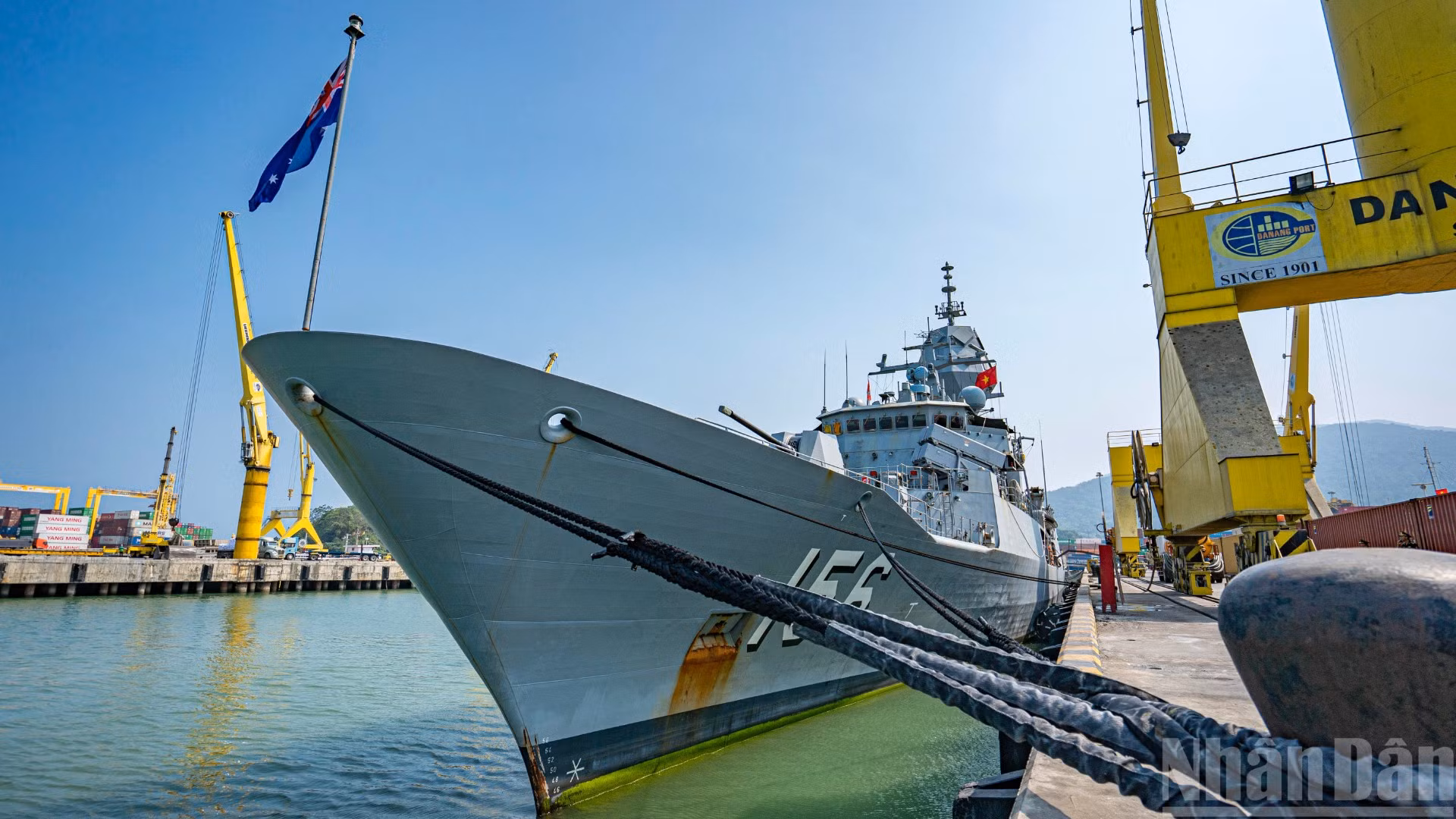 HMAS Toowoomba là tàu khu trục tên lửa dẫn đường lớp Anzac dài 118 mét của hải quân Australia.