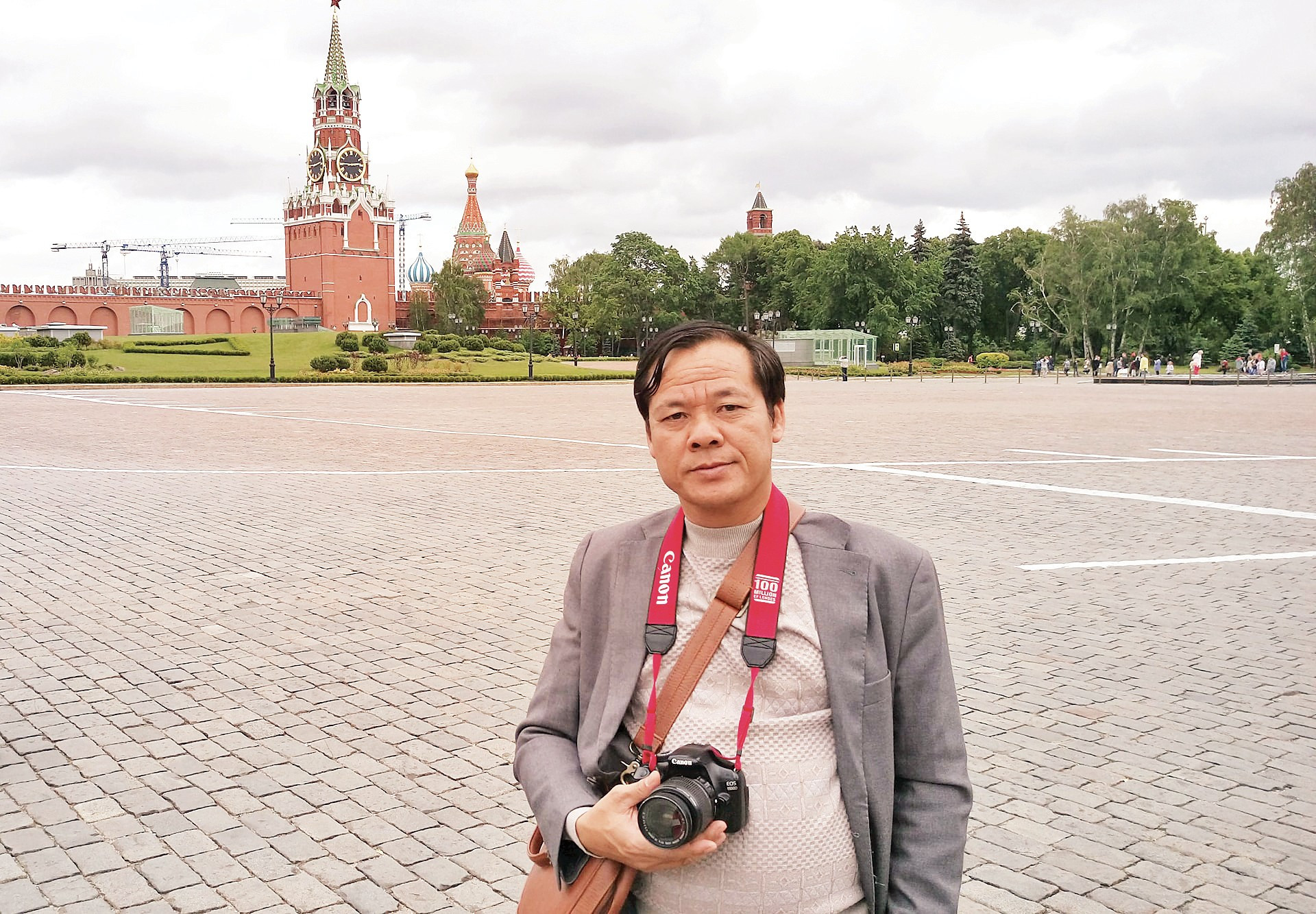 Tác giả trong một chuyến công tác tại Liên bang Nga.