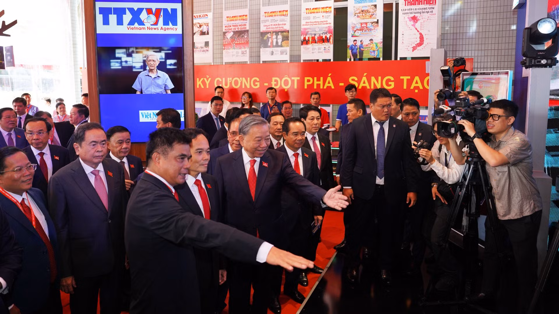 Sự kiện nằm trong chuỗi hoạt động chào mừng Đại hội đại biểu Đảng bộ Thành phố Hồ Chí Minh lần thứ I, nhiệm kỳ 2025-2030, quy tụ 550 đại biểu tham dự.