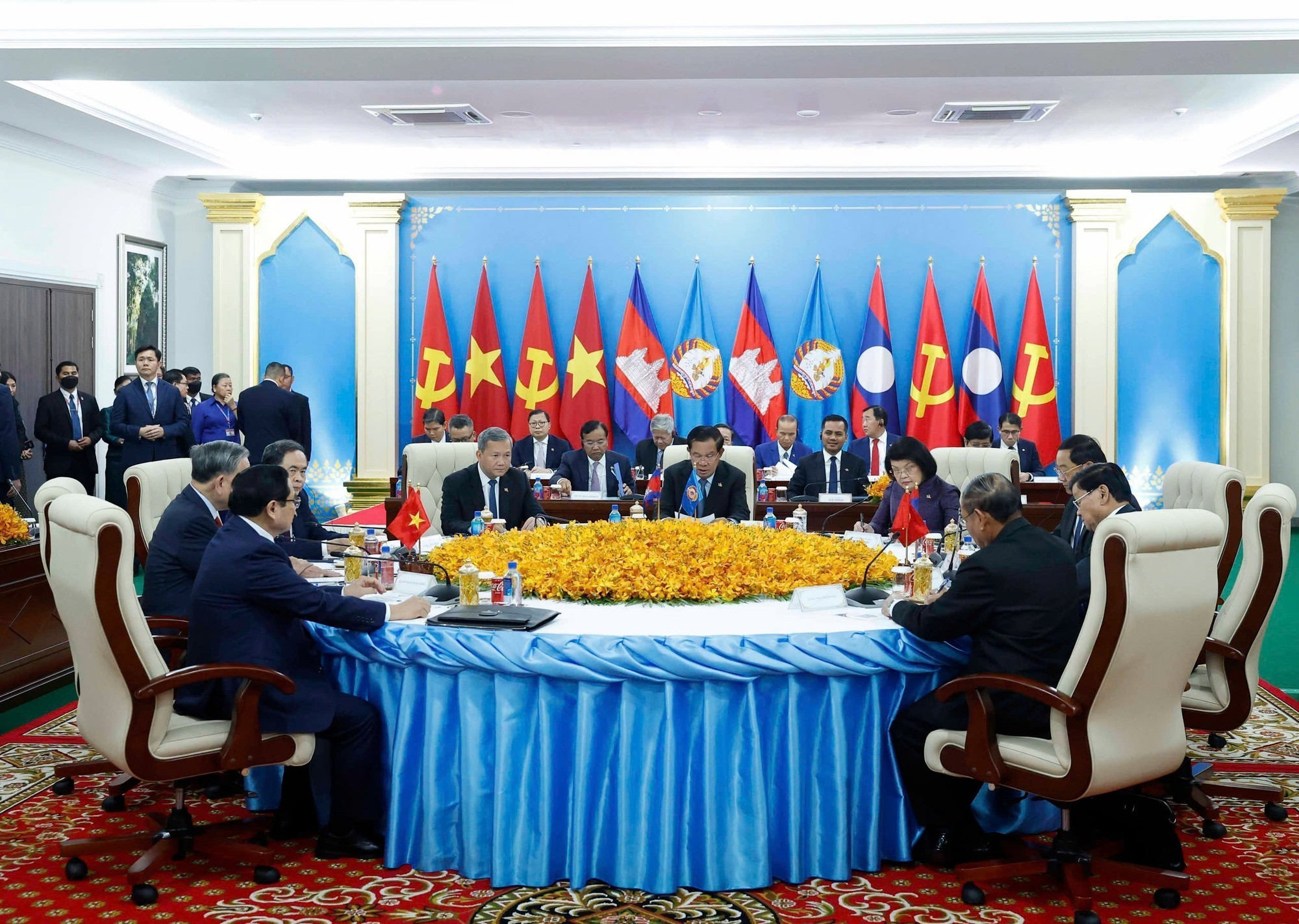 vna-potal-cuoc-gap-cap-cao-giua-3-dang-dang-nhan-dan-campuchia-dang-cong-san-viet-nam-va-dang-nhan-dan-cach-mang-lao-8577383.jpg