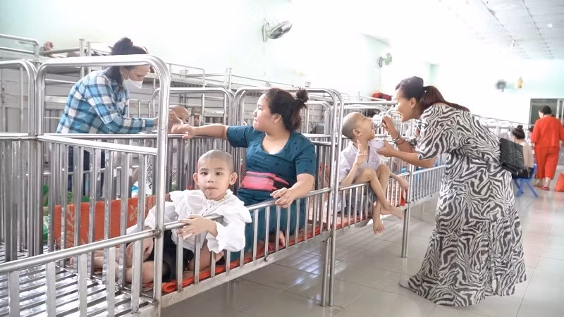 Các trẻ em đang được chăm sóc tại mái ấm Thiện Duyên.