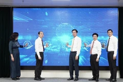 Các đại biểu thực hiện nghi thức phát động cuộc thi. (Ảnh VSS)